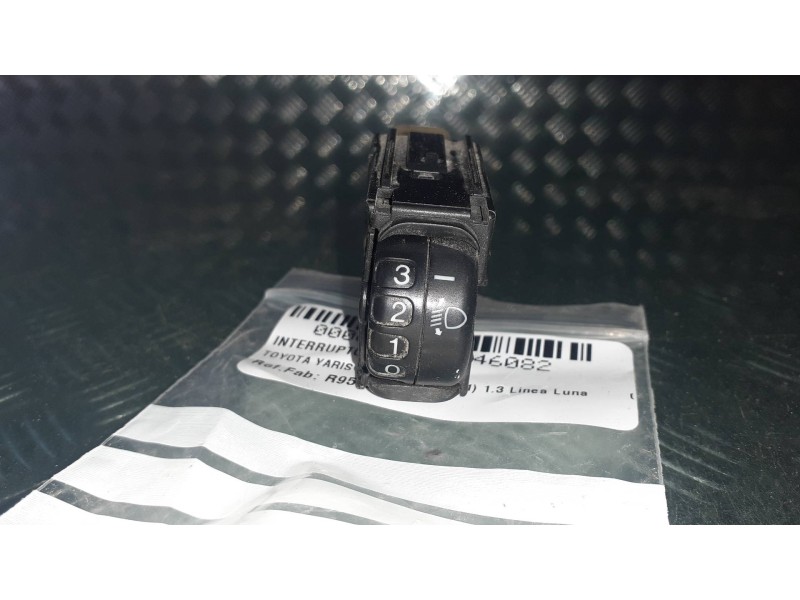 Recambio de interruptor para toyota yaris (ncp1/nlp1/scp1) 1.3 linea luna referencia OEM IAM R951271 CONECTOR 5 PINES ALTURA FAR