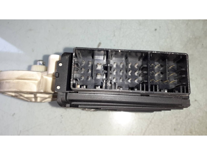 Recambio de motor elevalunas delantero derecho para seat ibiza (6l1) cool referencia OEM IAM 6Q2959802A 104379101 05074100