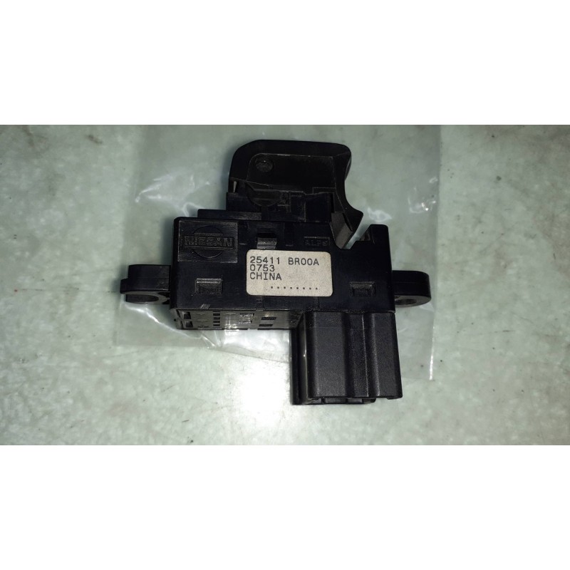 Recambio de mando elevalunas delantero derecho para nissan qashqai (j10) acenta referencia OEM IAM 25411BR00A CONECTOR 5 PINES 