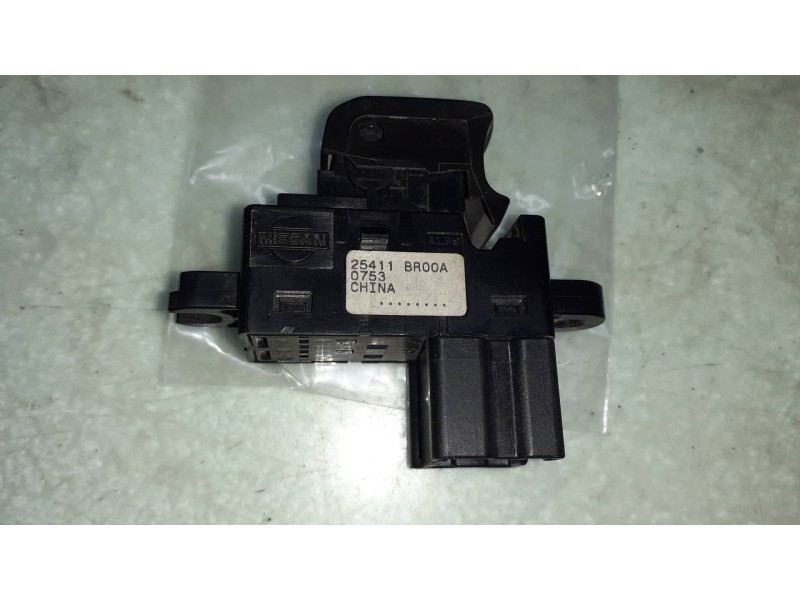 Recambio de mando elevalunas delantero derecho para nissan qashqai (j10) acenta referencia OEM IAM 25411BR00A CONECTOR 5 PINES 