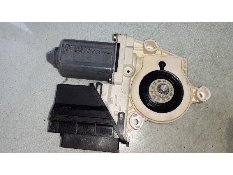 Recambio de motor elevalunas delantero izquierdo para seat ibiza (6l1) cool referencia OEM IAM 101386102 7746002101 13044601