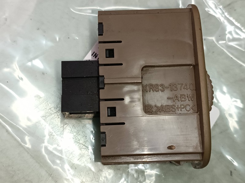 Recambio de interruptor para jaguar s-type 3.0 v6 referencia OEM IAM XR8313740  CONECTOR 4 PINES