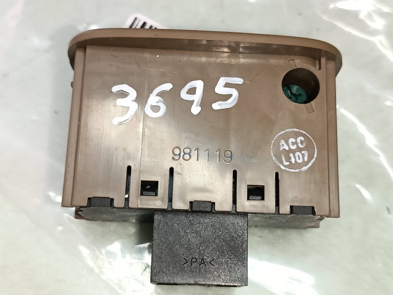Recambio de interruptor para jaguar s-type 3.0 v6 referencia OEM IAM XR8313740  CONECTOR 4 PINES