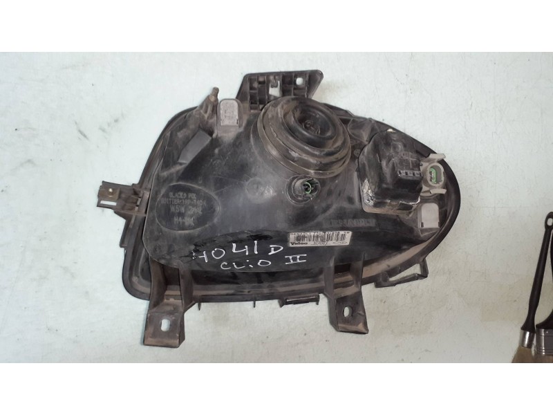 Recambio de faro derecho para renault clio ii fase i (b/cbo) 1.2 referencia OEM IAM 7701697618  67735101