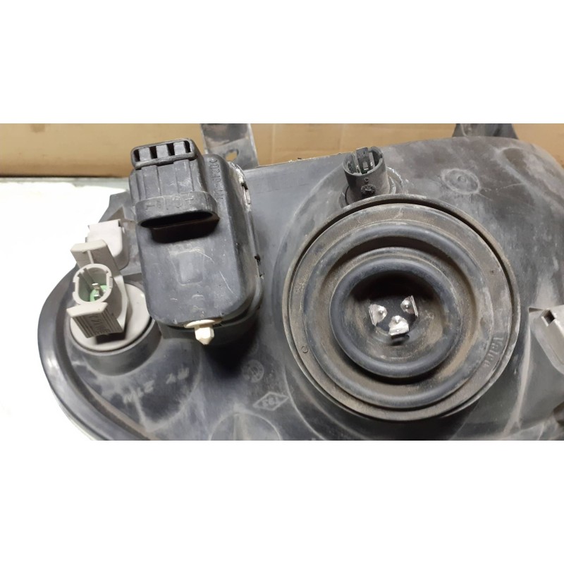 Recambio de faro derecho para renault clio ii fase i (b/cbo) 1.2 referencia OEM IAM 7701697618  67735101