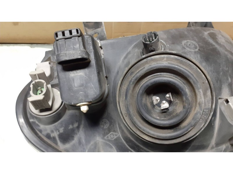 Recambio de faro derecho para renault clio ii fase i (b/cbo) 1.2 referencia OEM IAM 7701697618  67735101