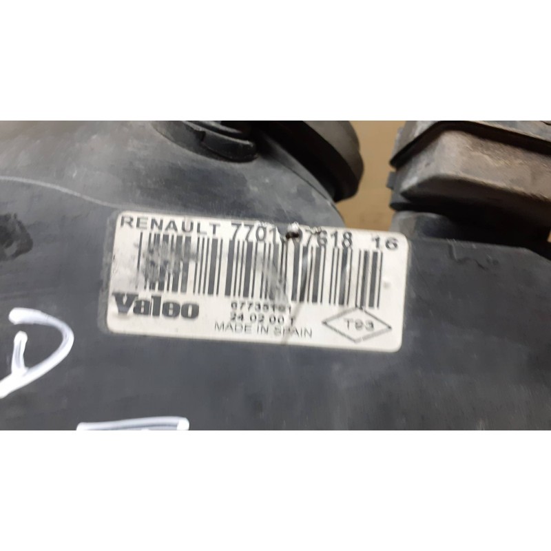 Recambio de faro derecho para renault clio ii fase i (b/cbo) 1.2 referencia OEM IAM 7701697618  67735101