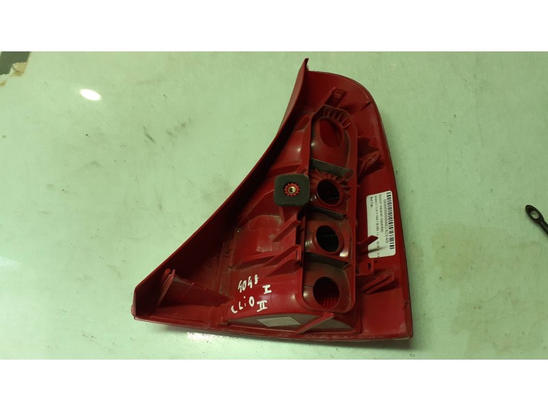 Recambio de piloto trasero izquierdo para renault clio ii fase i (b/cbo) 1.2 referencia OEM IAM   VALEO