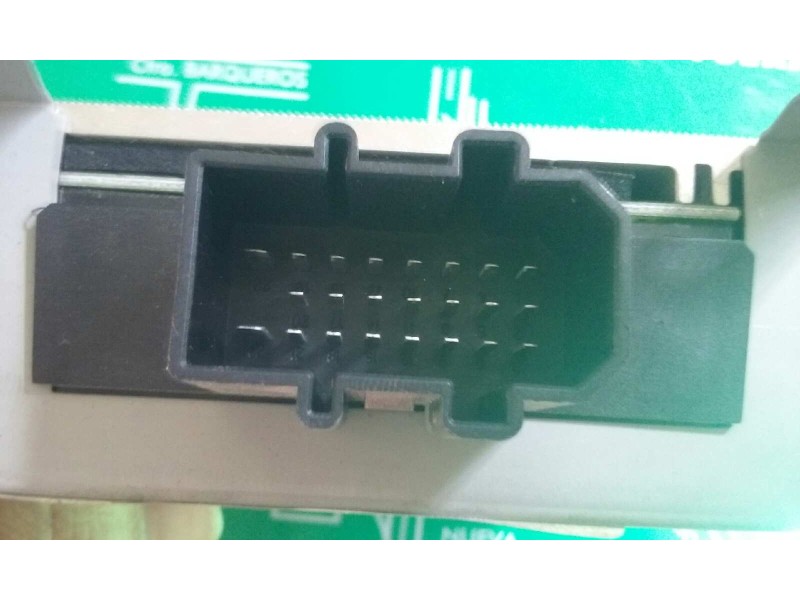 Recambio de sistema audio / radio cd para audi a4 berlina (8e) referencia OEM IAM 8E5035223D  HARMAN BECKER