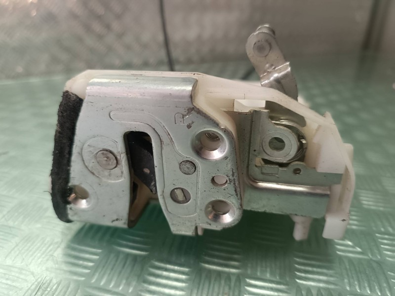 Recambio de cerradura puerta trasera derecha para suzuki sx4 rw (ey) gl referencia OEM IAM 8230179J21  