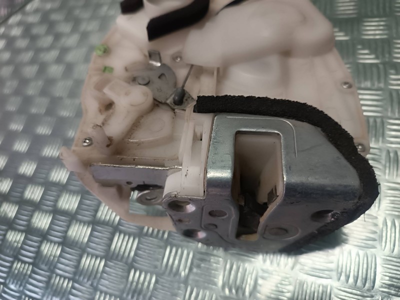 Recambio de cerradura puerta trasera derecha para suzuki sx4 rw (ey) gl referencia OEM IAM 8230179J21  