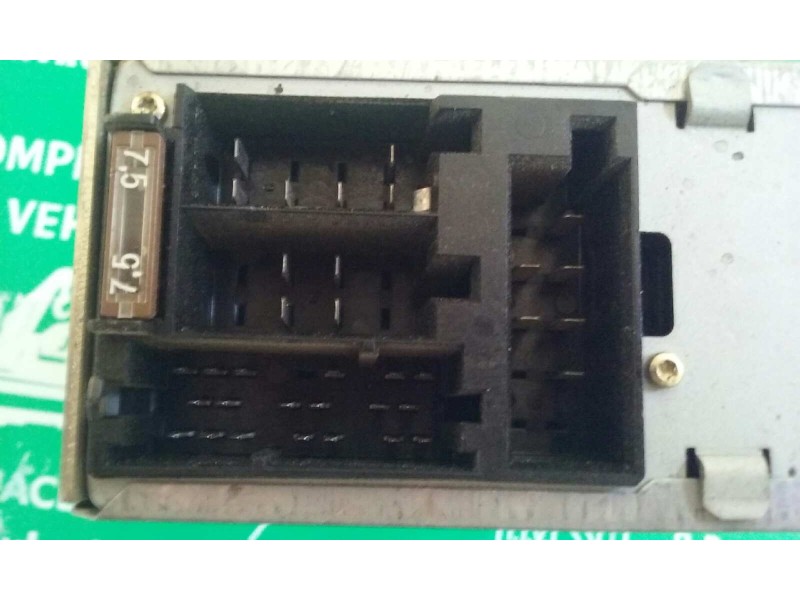 Recambio de sistema audio / radio cd para audi a4 avant (8e) 1.9 tdi (96kw) referencia OEM IAM 8E0035152 CHORUS GRUNDIG