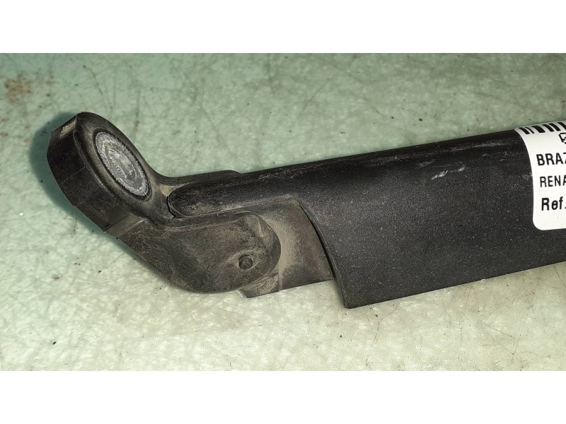 Recambio de brazo limpia trasero para renault trafic furgón l1h1 2,7t referencia OEM IAM 7700303803  