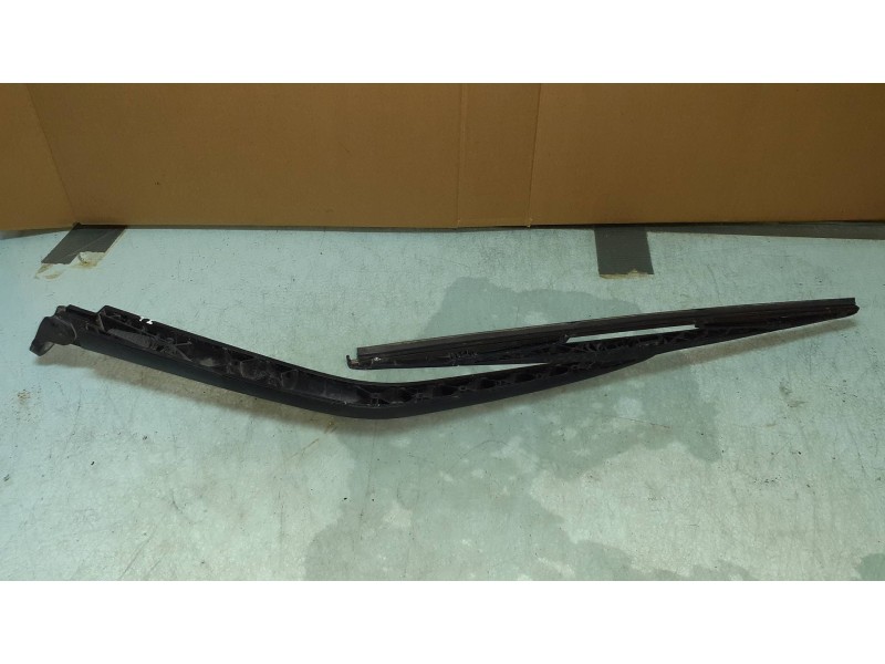 Recambio de brazo limpia trasero para renault trafic furgón l1h1 2,7t referencia OEM IAM 7700303803  