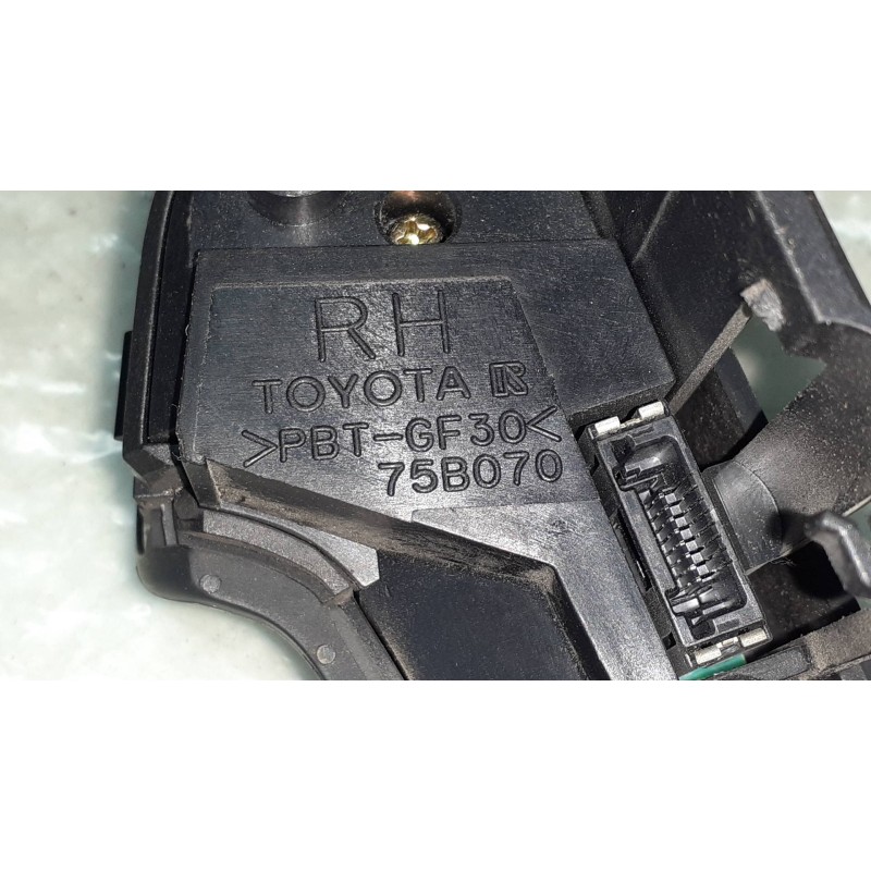 Recambio de mando volante para toyota avensis berlina (t25) 2.0 d4-d executive berlina (5-ptas.) referencia OEM IAM 75B070  