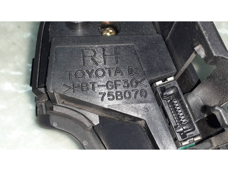 Recambio de mando volante para toyota avensis berlina (t25) 2.0 d4-d executive berlina (5-ptas.) referencia OEM IAM 75B070  