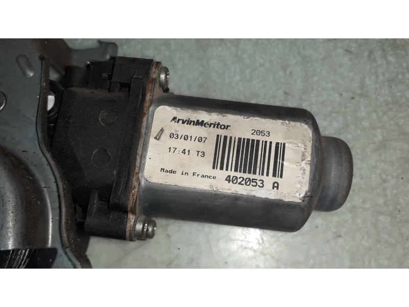 Recambio de elevalunas trasero izquierdo para nissan qashqai (j10) acenta referencia OEM IAM 402053A ARVINMERITOR ELECTRICO