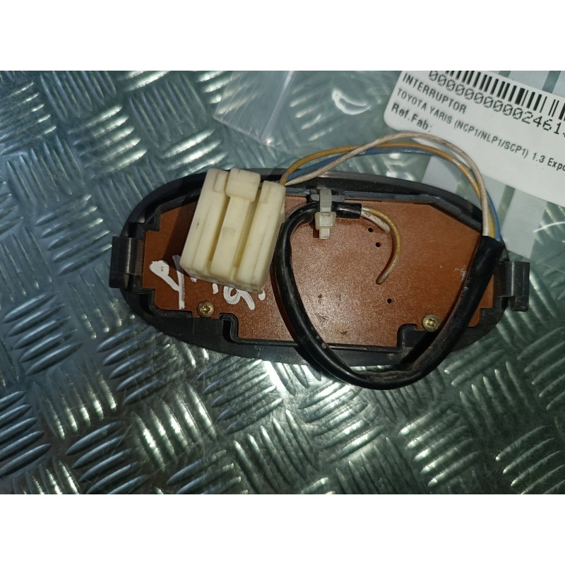 Recambio de interruptor para toyota yaris (ncp1/nlp1/scp1) 1.3 expo referencia OEM IAM  CONECTOR 3 PINES VELOCIMETRO