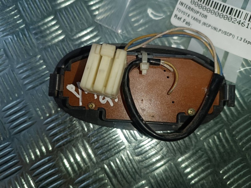 Recambio de interruptor para toyota yaris (ncp1/nlp1/scp1) 1.3 expo referencia OEM IAM  CONECTOR 3 PINES VELOCIMETRO