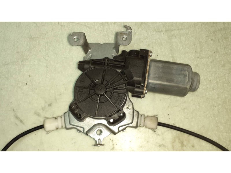 Recambio de elevalunas trasero derecho para nissan qashqai (j10) acenta referencia OEM IAM 402052A ARVINMERITOR ELECTRICO