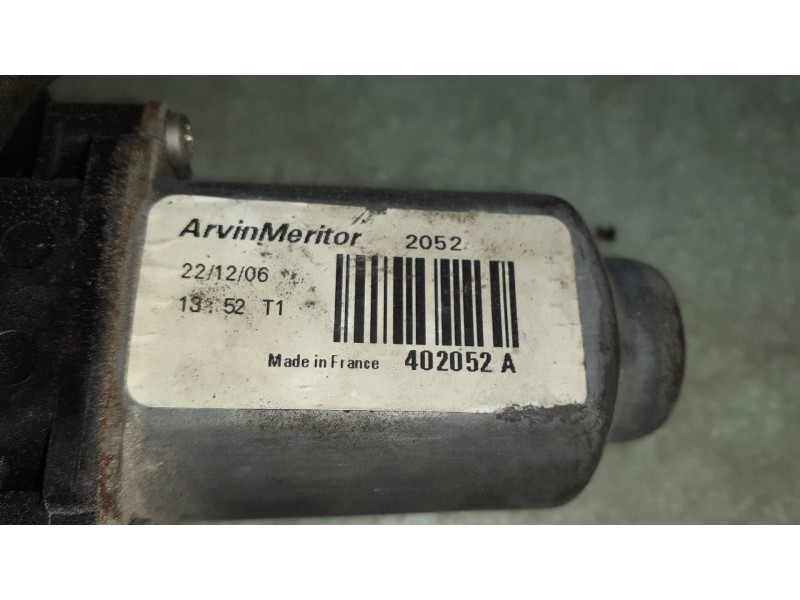 Recambio de elevalunas trasero derecho para nissan qashqai (j10) acenta referencia OEM IAM 402052A ARVINMERITOR ELECTRICO