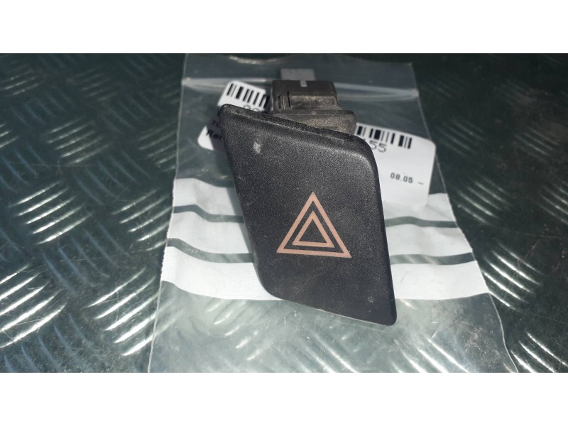 Recambio de warning para toyota yaris (ksp9/scp9/nlp9) básico referencia OEM IAM 843320D020 CONECTOR 4 PINES 