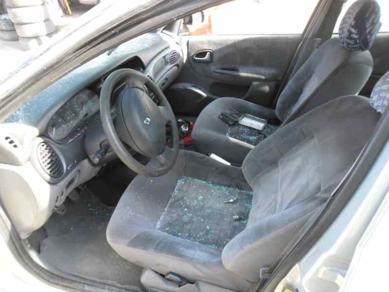 renault megane i classic (la0) del año 2000