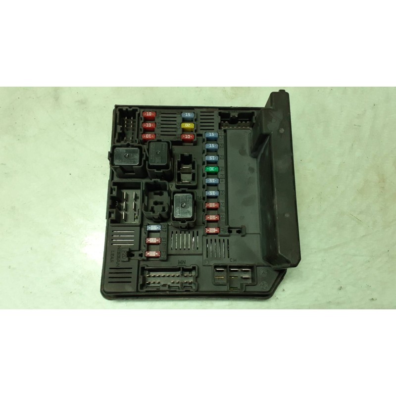 Recambio de caja reles / fusibles para nissan qashqai (j10) acenta referencia OEM IAM 284B7JD000 8150012639 519228035