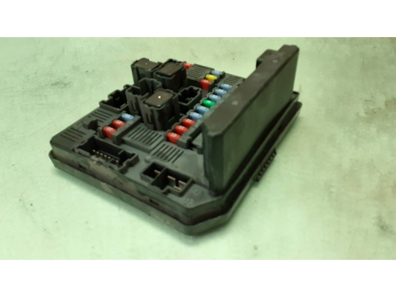 Recambio de caja reles / fusibles para nissan qashqai (j10) acenta referencia OEM IAM 284B7JD000 8150012639 519228035
