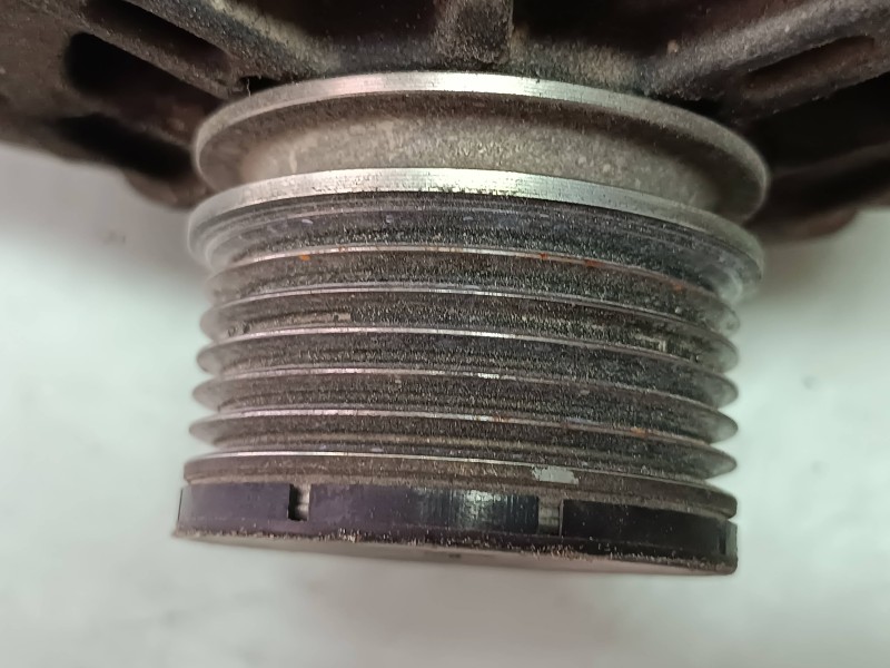 Recambio de alternador para renault megane ii classic berlina dynamique referencia OEM IAM 8200667614 VALEO 