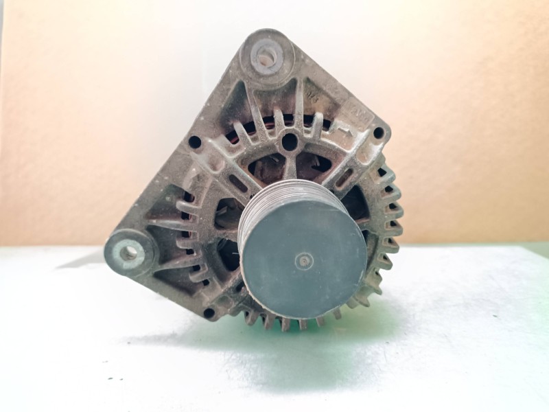 Recambio de alternador para renault megane ii classic berlina dynamique referencia OEM IAM 8200667614 VALEO 