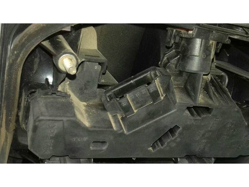 Recambio de piloto trasero derecho para volkswagen polo berlina (6n1) básico referencia OEM IAM 6N0945096  HELLA