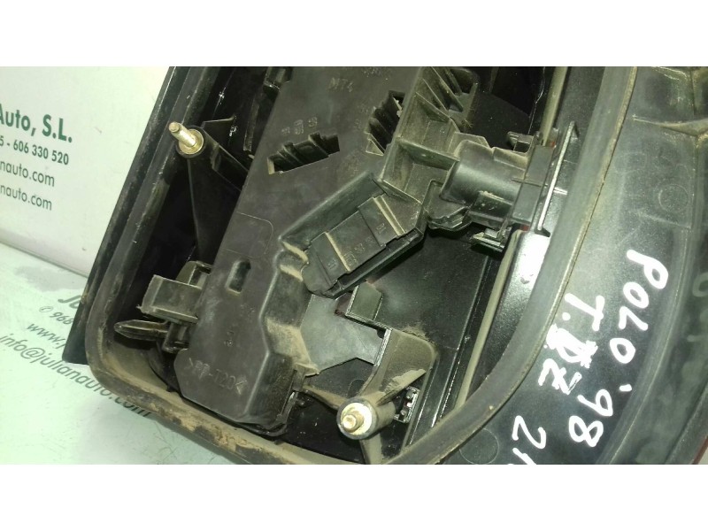 Recambio de piloto trasero izquierdo para volkswagen polo berlina (6n1) básico referencia OEM IAM 6N0945095  HELLA