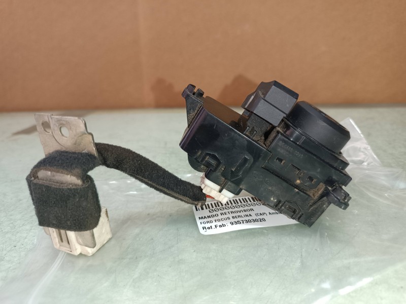 Recambio de mando retrovisor para ford focus berlina (cap) ambiente (d) referencia OEM IAM 9357303020  