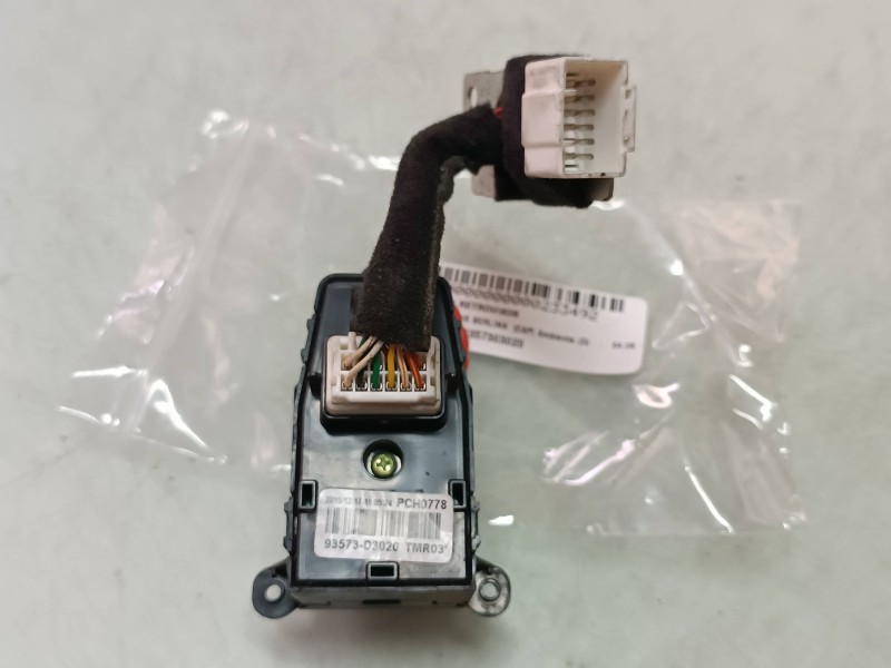 Recambio de mando retrovisor para ford focus berlina (cap) ambiente (d) referencia OEM IAM 9357303020  