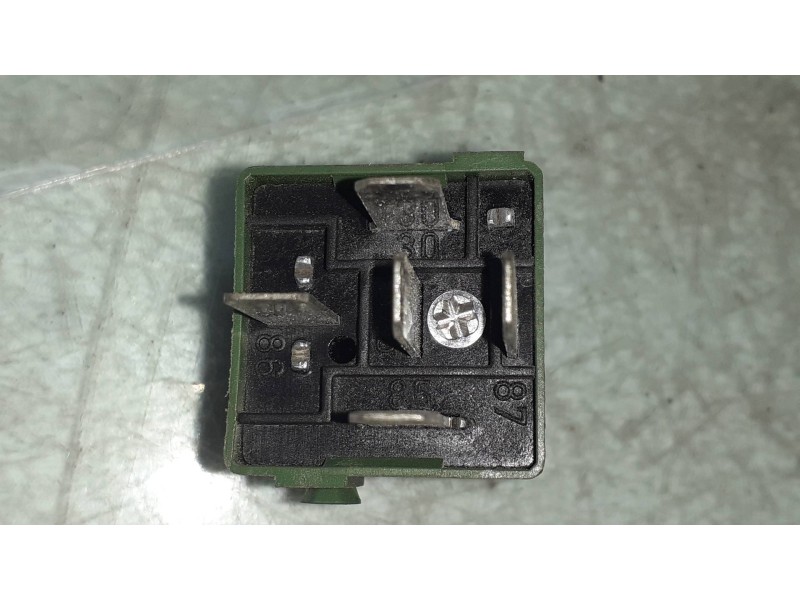 Recambio de rele para bmw serie 3 touring (e36) 2.5 turbodiesel cat referencia OEM IAM 13823533 20213501 VERDE