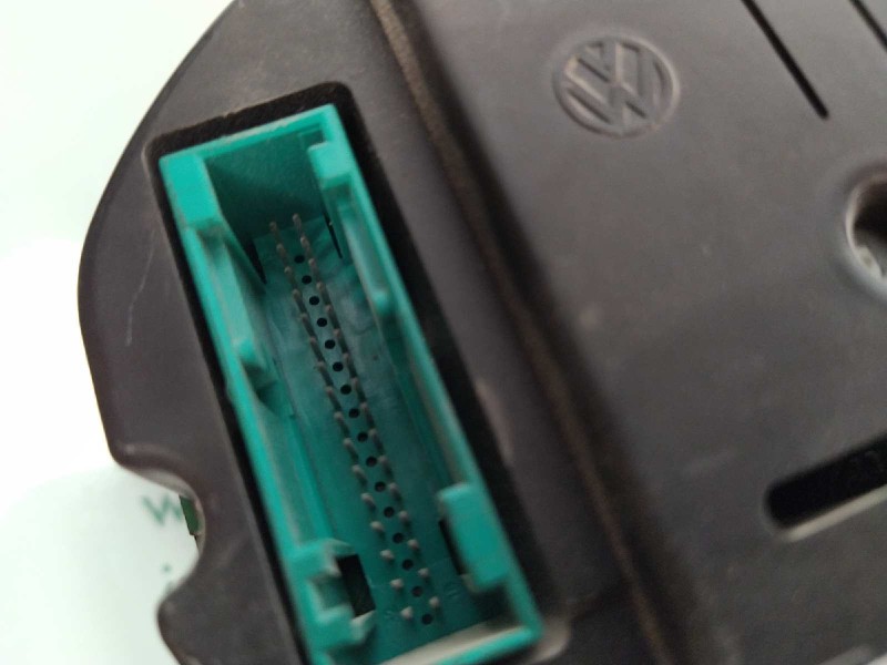 Recambio de cuadro instrumentos para volkswagen polo (9n3) advance referencia OEM IAM 6Q0920823 1180803210001A VDO