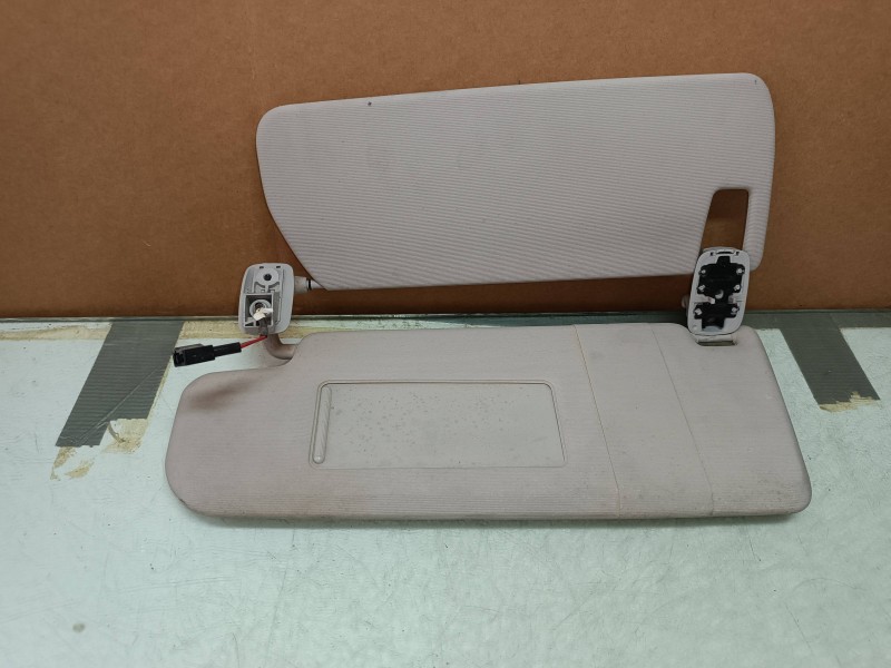 Recambio de parasol izquierdo para volkswagen passat berlina (3c2) advance referencia OEM IAM 300857551  CONECTOR 2 PINES