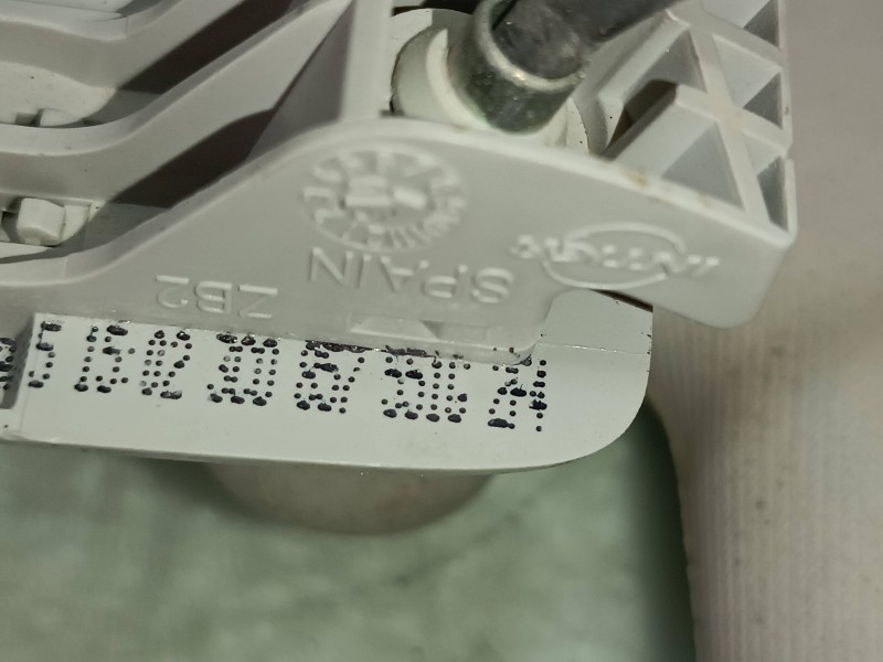 Recambio de parasol izquierdo para volkswagen passat berlina (3c2) advance referencia OEM IAM 300857551  CONECTOR 2 PINES