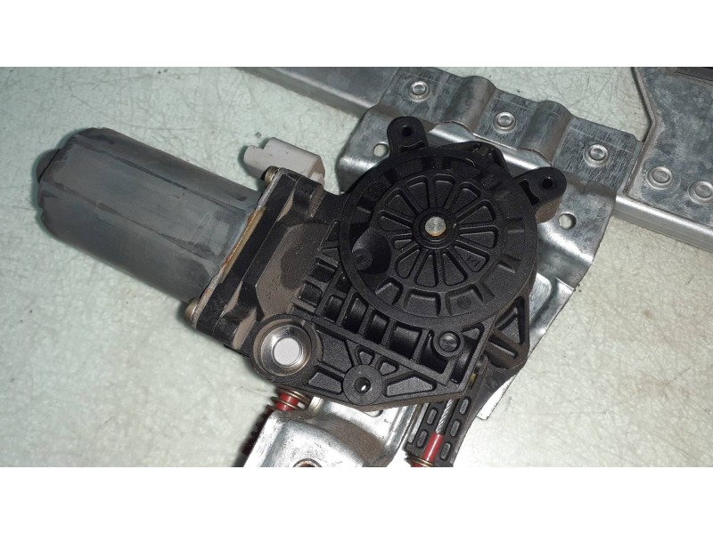 Recambio de elevalunas delantero derecho para peugeot partner (s2) combi plus referencia OEM IAM 0130821762  ELECTRICO