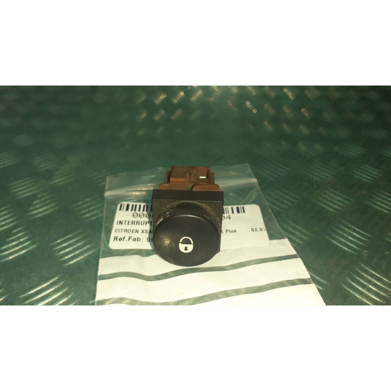 Recambio de interruptor para citroen xsara picasso 1.6 hdi 90 lx plus referencia OEM IAM 9644805077 CONECTOR 3 PINES BLOQUEO