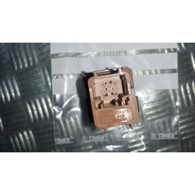 Recambio de interruptor para citroen xsara picasso 1.6 hdi 90 lx plus referencia OEM IAM 9644805077 CONECTOR 3 PINES BLOQUEO