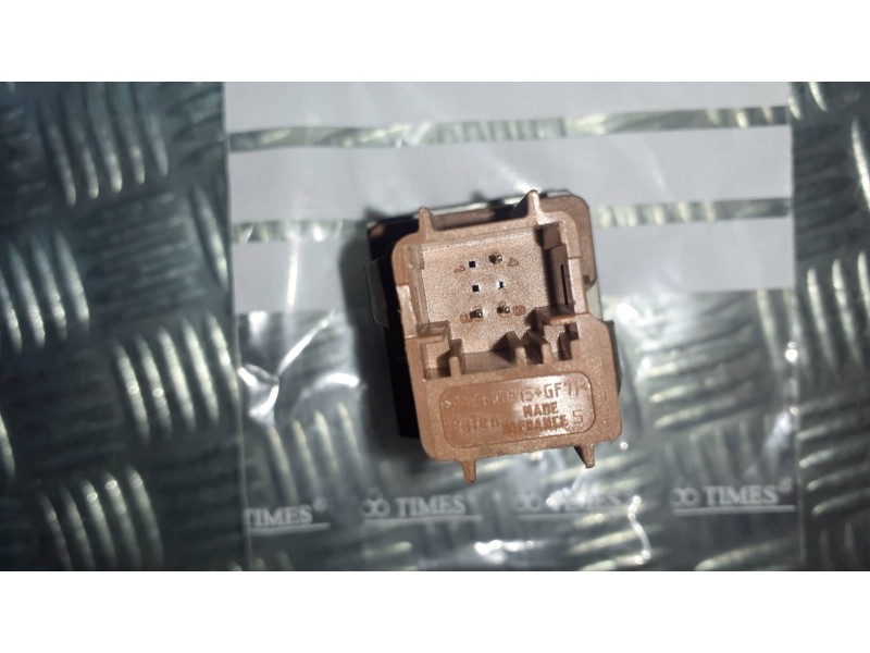 Recambio de interruptor para citroen xsara picasso 1.6 hdi 90 lx plus referencia OEM IAM 9644805077 CONECTOR 3 PINES BLOQUEO