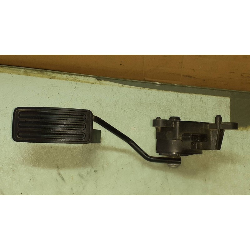 Recambio de pedal acelerador para nissan qashqai (j10) acenta referencia OEM IAM 0137C11538 0137C CONECTOR 6 PINES