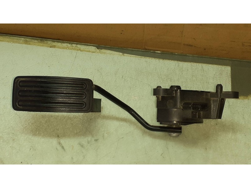 Recambio de pedal acelerador para nissan qashqai (j10) acenta referencia OEM IAM 0137C11538 0137C CONECTOR 6 PINES