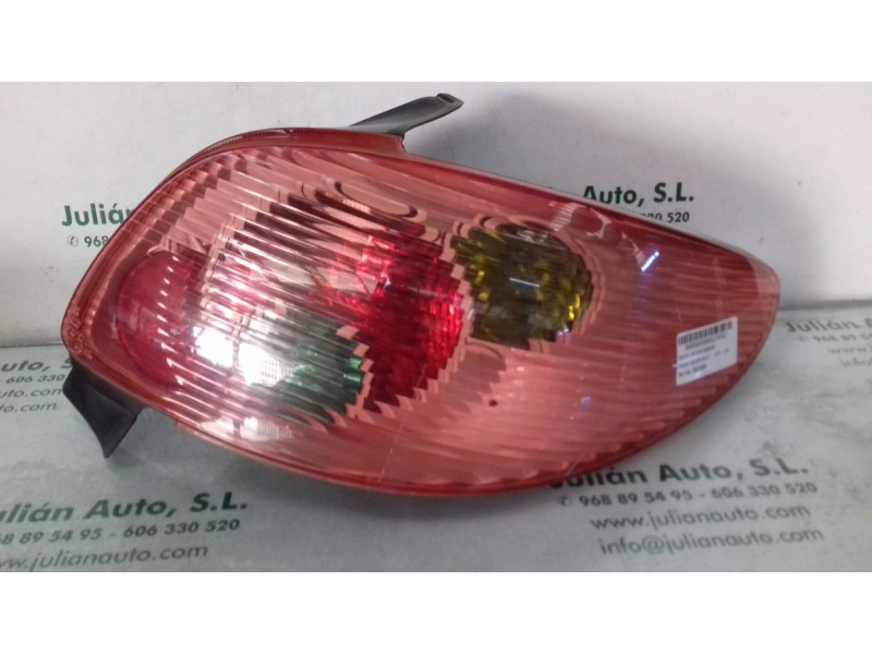 Recambio de piloto trasero derecho para peugeot 206 berlina xt referencia OEM IAM 08322033  