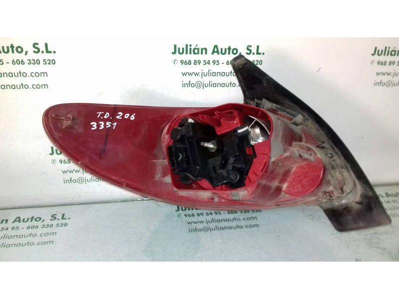 Recambio de piloto trasero derecho para peugeot 206 berlina xt referencia OEM IAM 08322033  