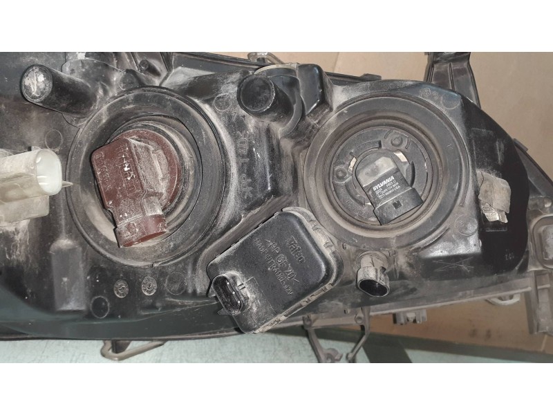 Recambio de faro izquierdo para opel zafira a blue line referencia OEM IAM 89100054  