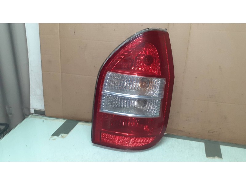 Recambio de piloto trasero derecho para opel zafira a blue line referencia OEM IAM 084421923R  YORKA