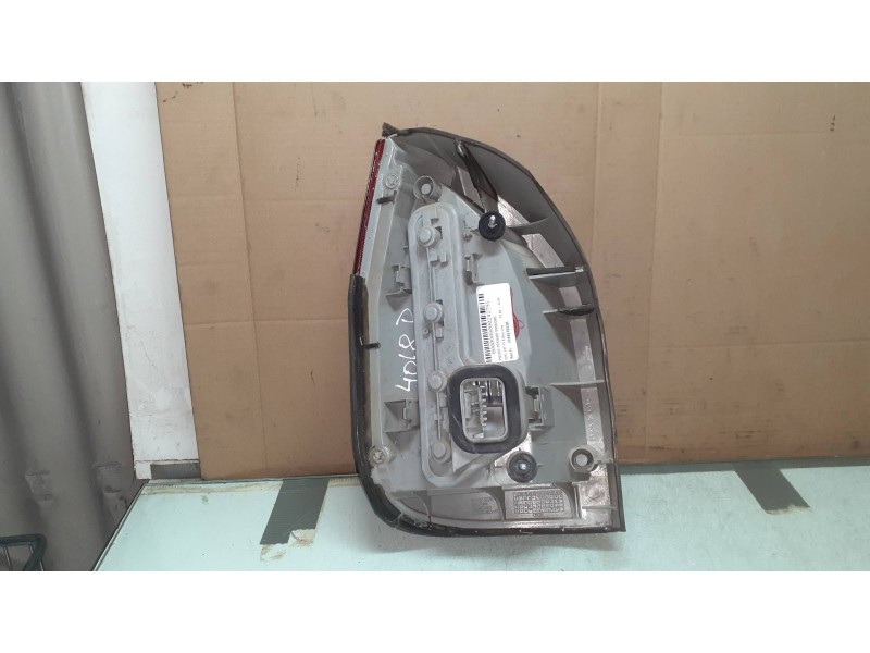 Recambio de piloto trasero derecho para opel zafira a blue line referencia OEM IAM 084421923R  YORKA